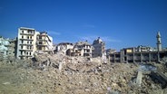 Das Bild zeigt zerstörte Häuser in der syrischen Stadt Aleppo. © picture alliance / Timur Abdullaev/NewsTeam/dpa Foto: Timur Abdullaev