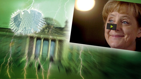 Angela Merkel grinst. Im Hintergrund ein Lichtkegel. © dpa Picture Alliance 