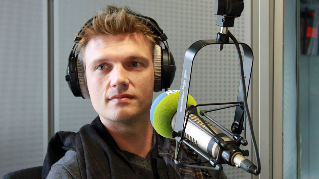 Мужчина на радио интервью. Понасенко на радио интервью. Эксперт дает интервью на радио фото.