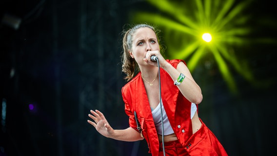 Alice Merton auf dem Hurricane Festival 2019. © N-JOY / NDR / Benjamin Hüllenkremer Foto: Benjamin Hüllenkremer
