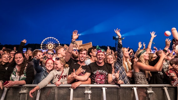 Publikum beim Hurricane Festival in Scheeßel 2019.  Foto: Julian Rausche