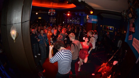 Skinny Lister in Angie's Nightclub © NDR Foto: Marco Maas