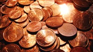 Viele Cent-Münzen liegen auf einem Haufen. © Naveros / photocase.de Foto: Naveros / photocase.de
