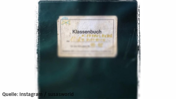 Zu sehen ist ein Instagram-Screenshot von einem alten Klassenbuch. © susasworld Foto: Screenshot: https://www.instagram.com/p/5CXw5LOQJJ/