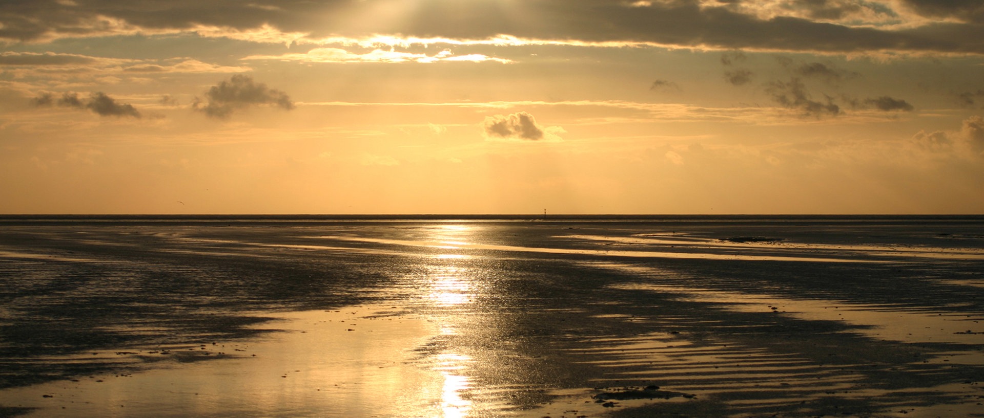 Ein Sonnenuntergang über dem Meer., © Dick Egmond / photocase.deFoto: Dick Egmond / photocase.de