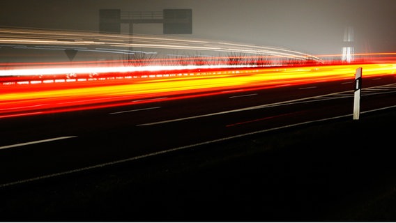 Autobahn mit Lichtern © view7 / photocase.de Foto: view7