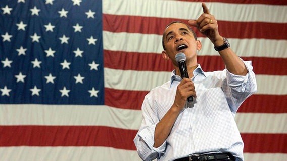 US-Präsident Barack Obama spricht bei einer Townhall-Versammlung 2009. © dpa - Bildfunk Foto: Erik Peterson