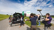 Impressionen vom Videodreh zur N-JOY Aktion "Kopf hoch. Das Handy kann warten" mit Linda Zervakis. © NDR Foto: Philipp Szyza