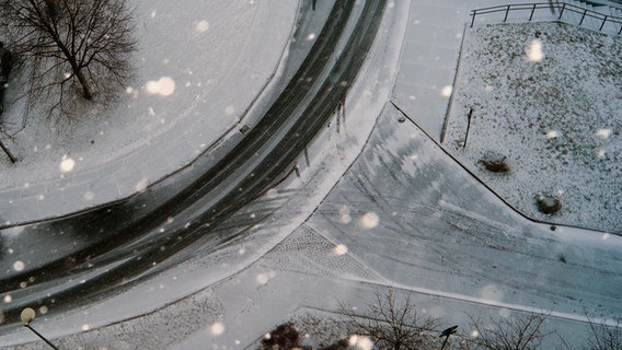 Straße im Schne aus der Luftperspektive. © photocase Foto: owik2