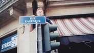 Philipp von Kageneck entdeckt die französische Version seines Namens in der "Rue Kageneck".  