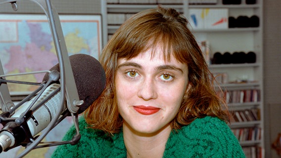 Caren Miosga 1995 als Moderatorin bei N-JOY © NDR 