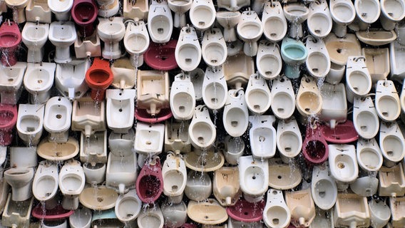 Zu sehen ist eine Toilette in Foshan in China. © 500px Foto: Al Sol